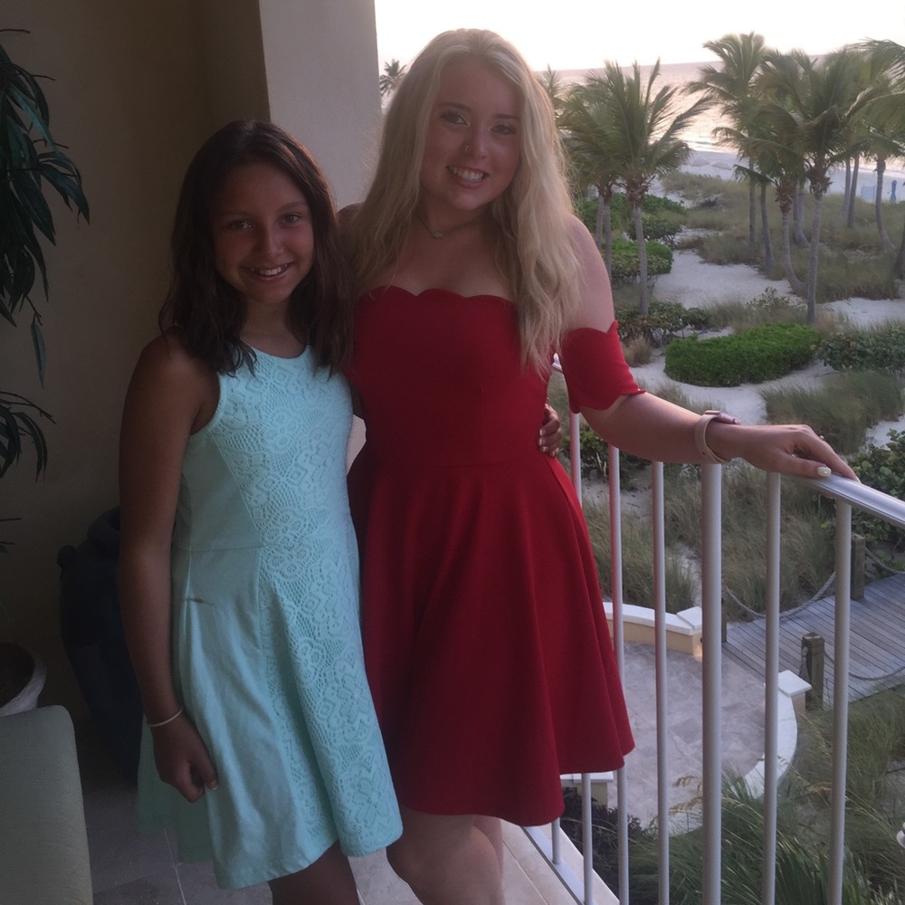 Red Dress - Picture 4 of 4